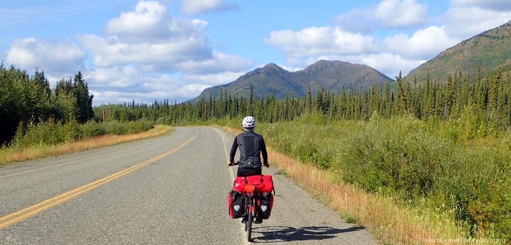 British Columbia and Yukon by bicycle: Cycling the Cassiar Highway and Alaska Highway northbound. Stage from Morley Lake up to Johnsons Crossing.    