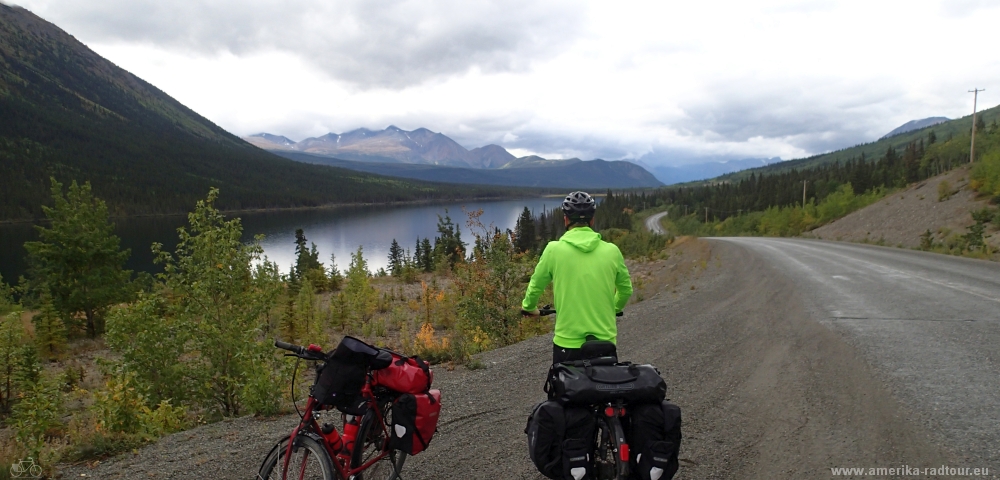 Mit dem Fahrrad über den Alaska Highway. Etappe Tagish - Carcross.  