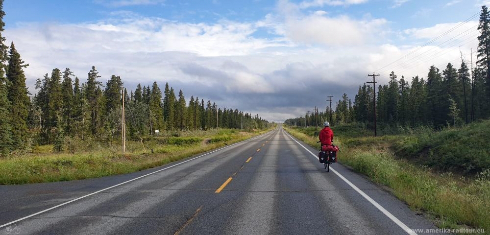 Mit dem Fahrrad über den Klondike Highway nach Dawson City. Etappe Whitehorse - Fox Lake.  