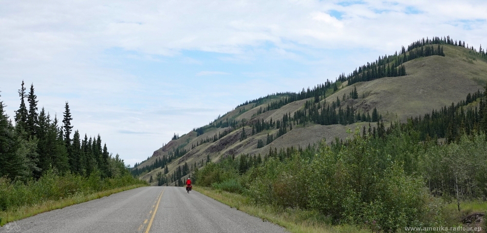 Mit dem Fahrrad über den Klondike Highway von Whitehorse nach Dawson City. 