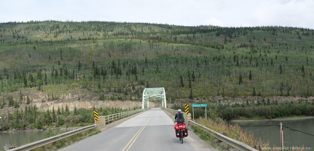 Cycling from Whitehorse to Anchorage following Klondike Highway. Stage Pelly Crossing - Moose Creek.  