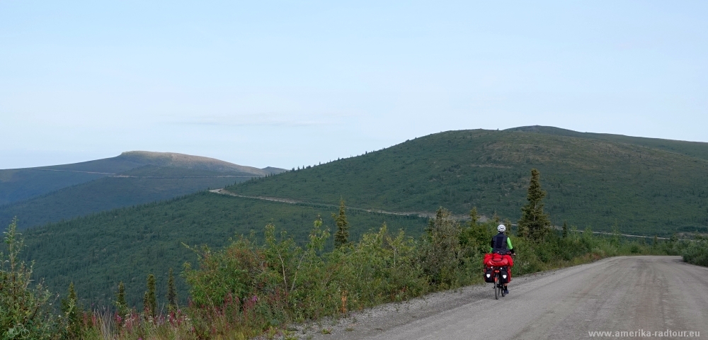 Mit dem Fahrrad über den Top of the world Highway von Kanada nach Alaska. 