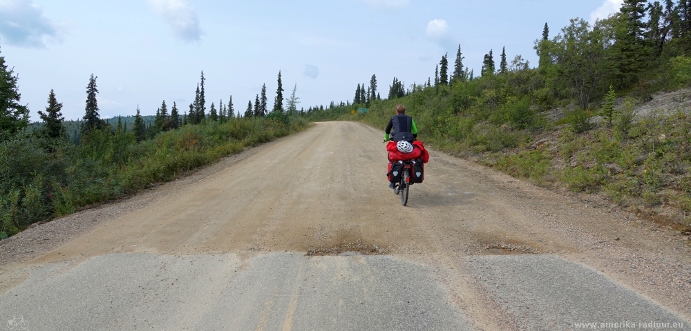Mit dem Fahrrad über den Top of the World Highway und Taylor Highway vom Yukon nach Alaska.  