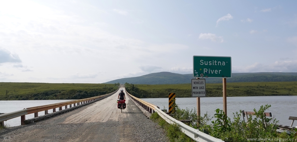 Mit dem Fahrrad über den Denali Highway von Paxson nach Cantwell.  