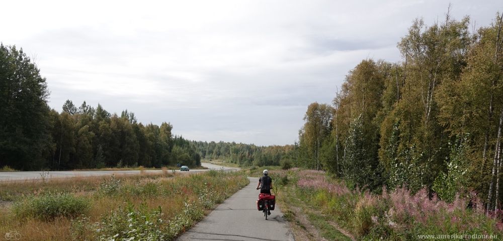 Cycling Parks Highway southbound to Anchorage.   