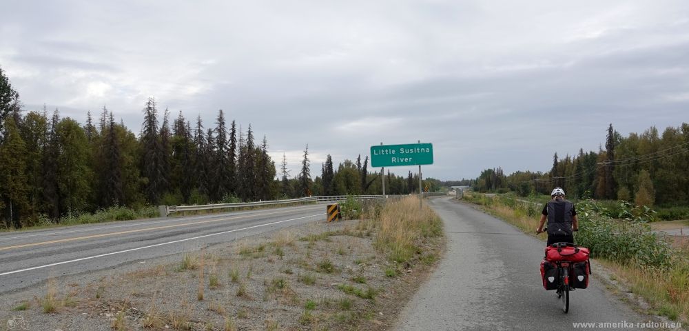 Mit dem Fahrrad über den Parks Highway nach Anchorage.  