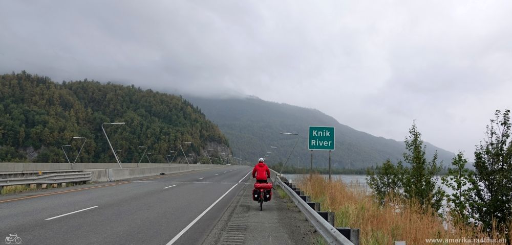 Mit dem Fahrrad über den Parks Highway nach Anchorage.   